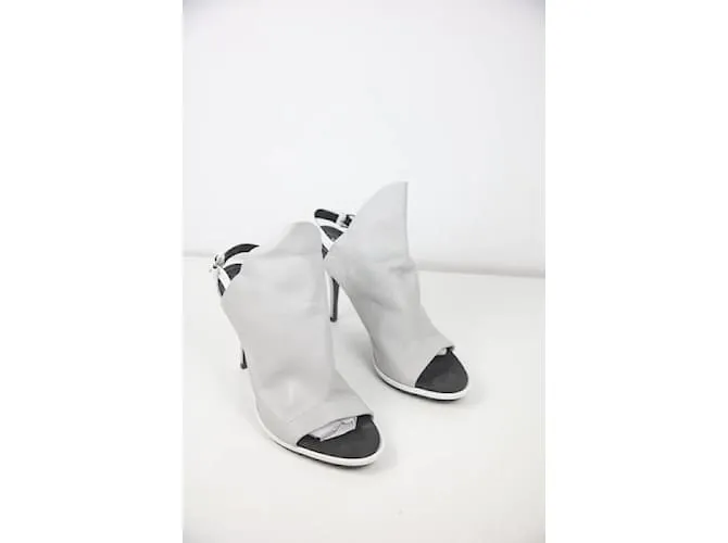 Balenciaga Tacones de cuero Gris 