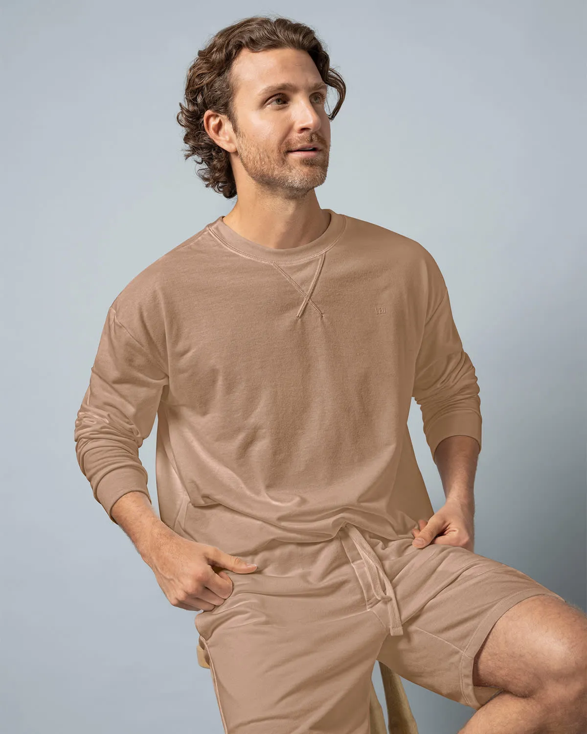 Buzo oversized con cuello redondo