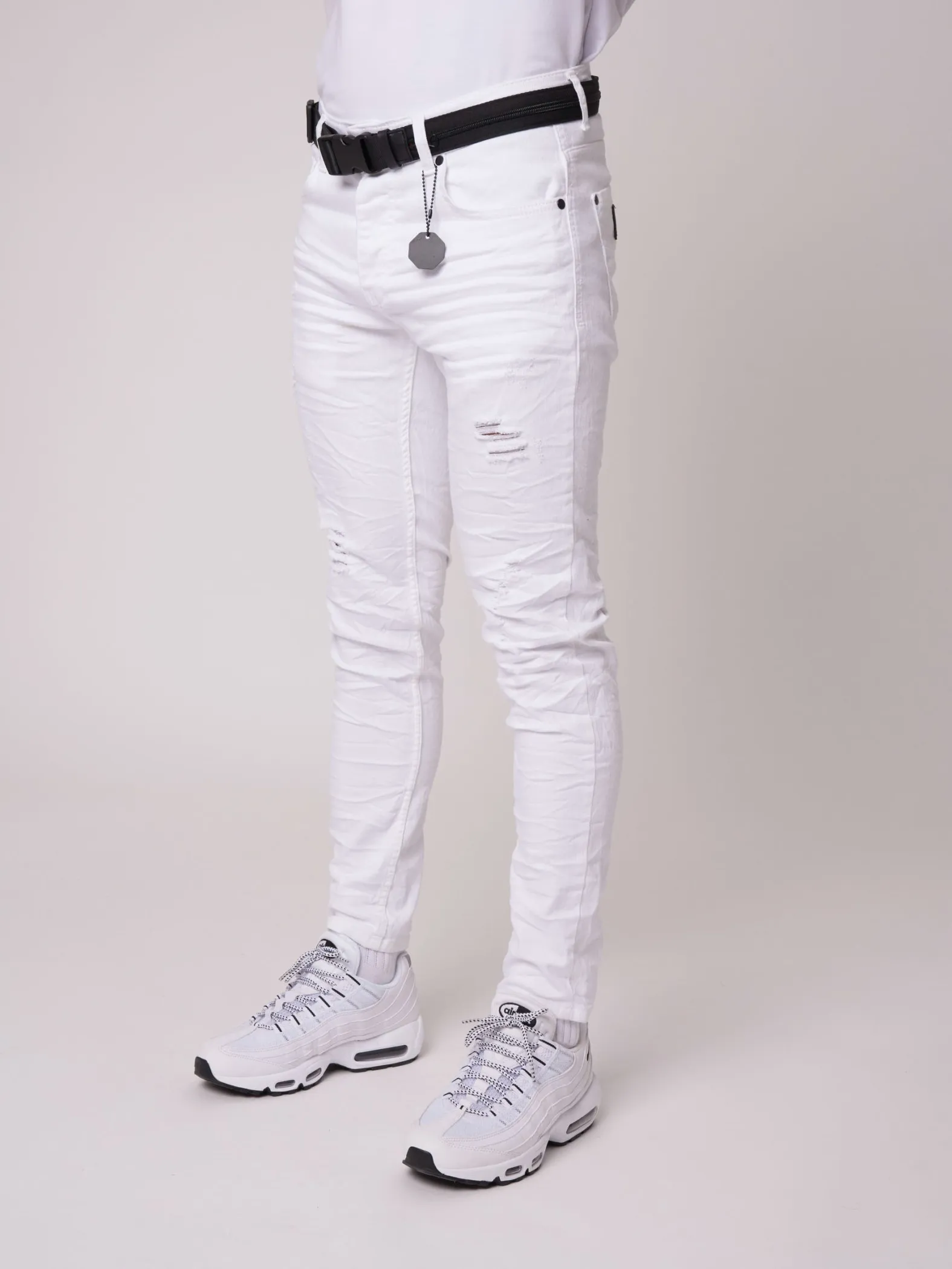 Jeans pitillo con efecto desgastado y agujeros