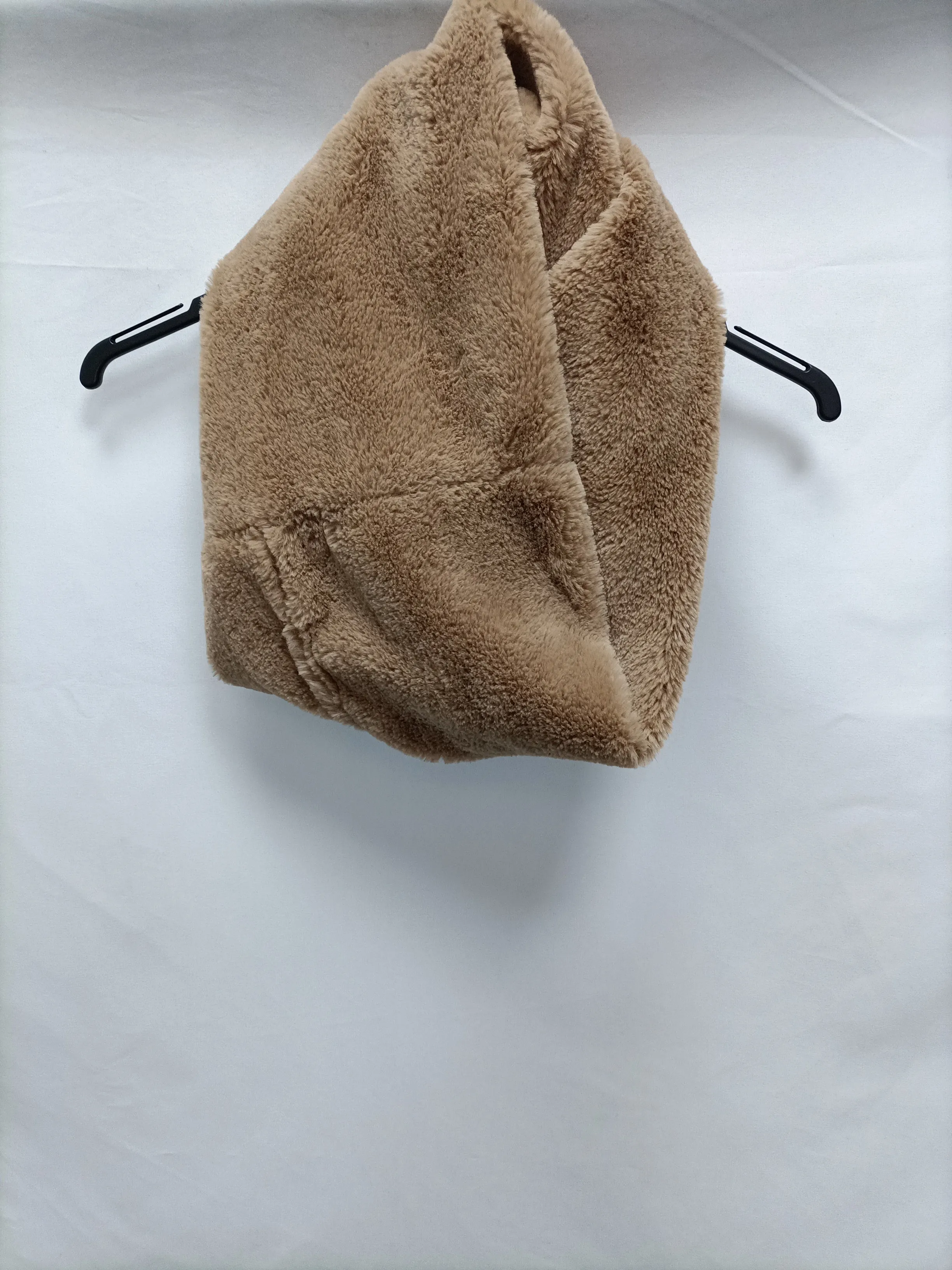OTRAS. Cuello pelo camel