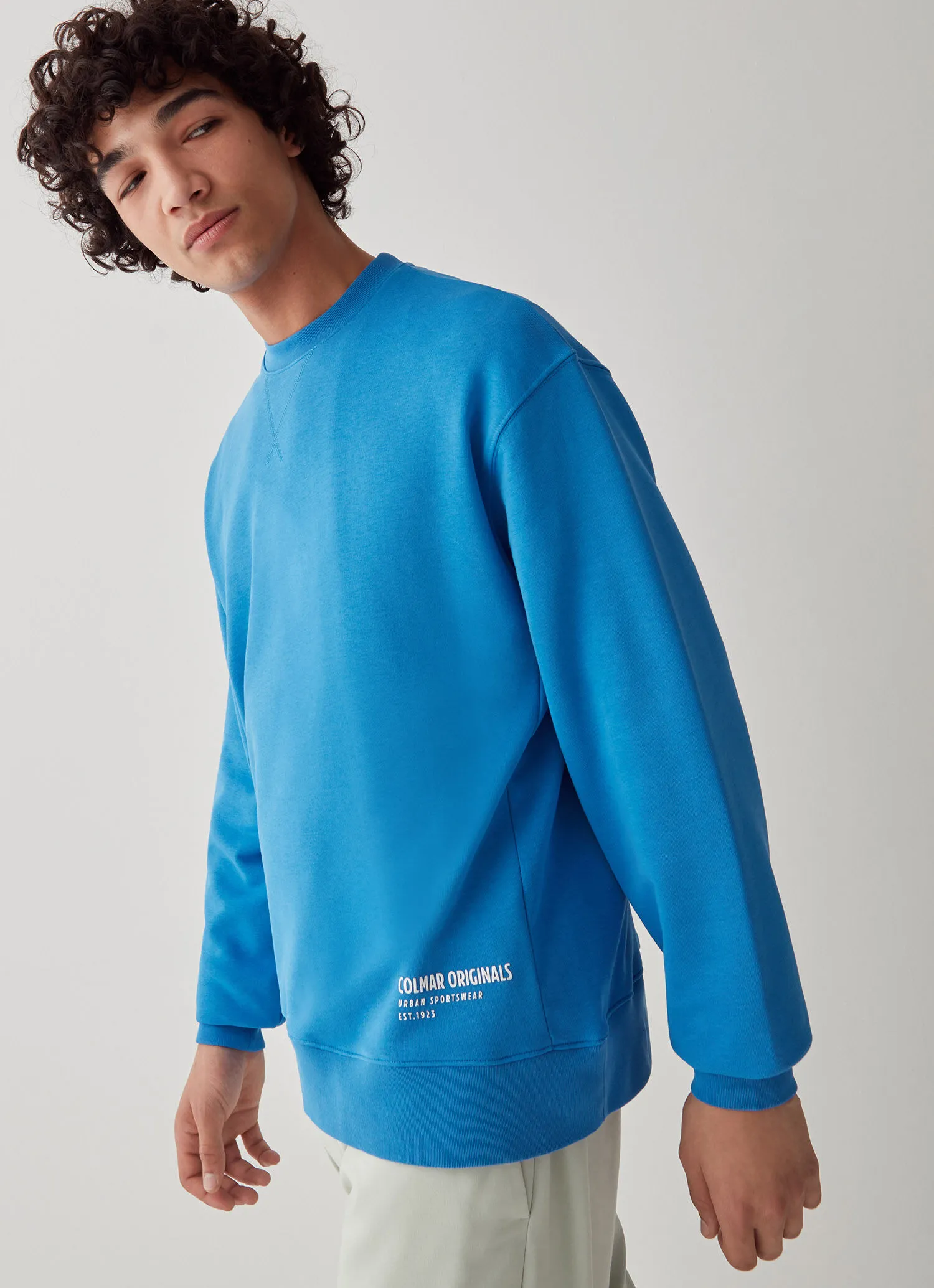 Sudadera amplia con cuello redondo