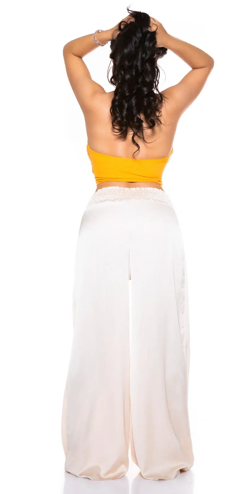 Top crop con aberturas naranja