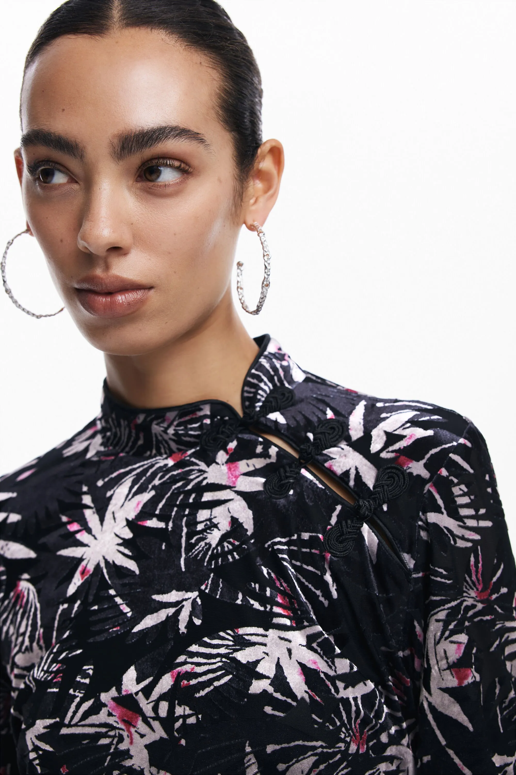 Vestido hojas cuello kimono